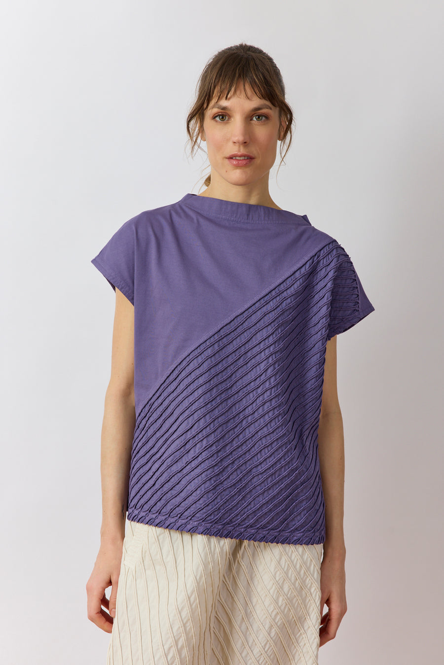 HINODE FUNNEL NECK TEE